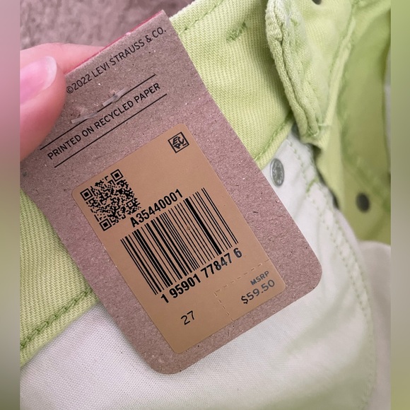 NWT Levi’s High Waisted Mom Shorts - Picture 9 of 14